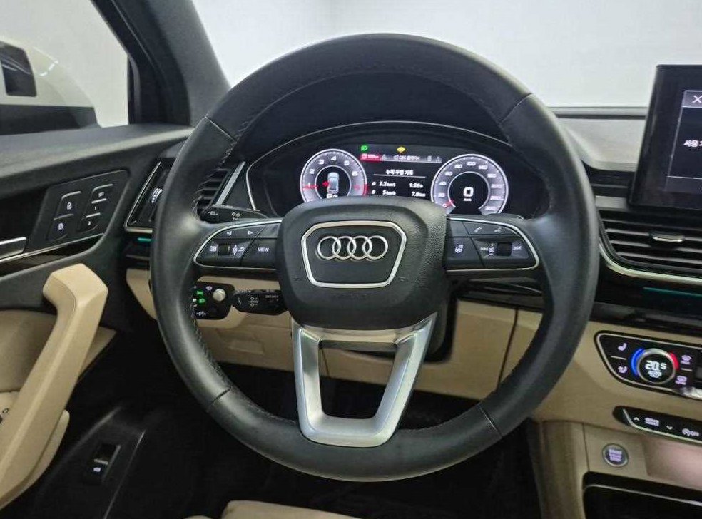 아우디 Q5 45 TFSI 콰트로 프리미엄 스포트백 사진 9