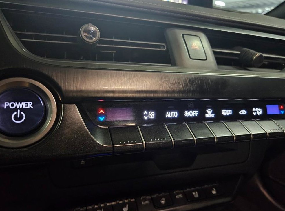 렉서스 UX 2.0 AWD 사진 12