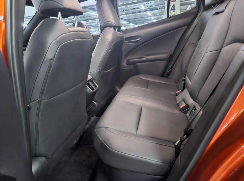 렉서스 UX 2.0 AWD 사진 16