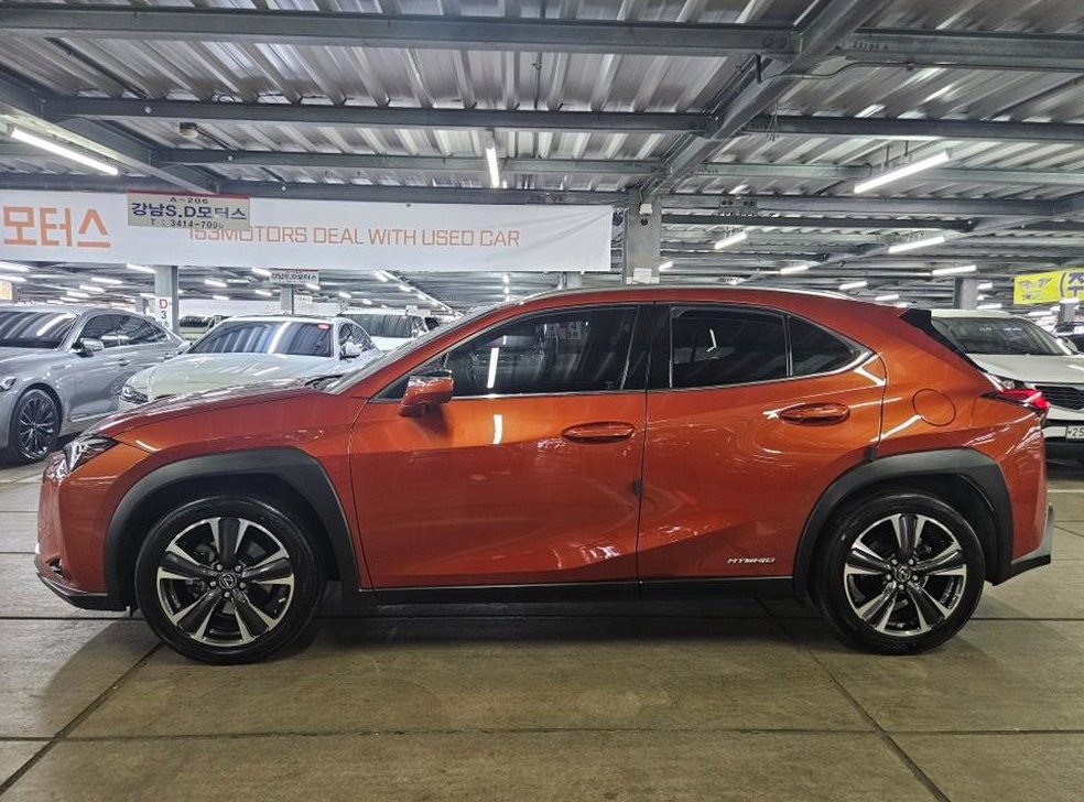 렉서스 UX 2.0 AWD 사진 3