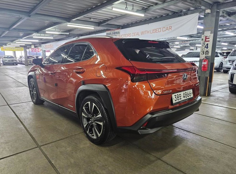 렉서스 UX 2.0 AWD 사진 4