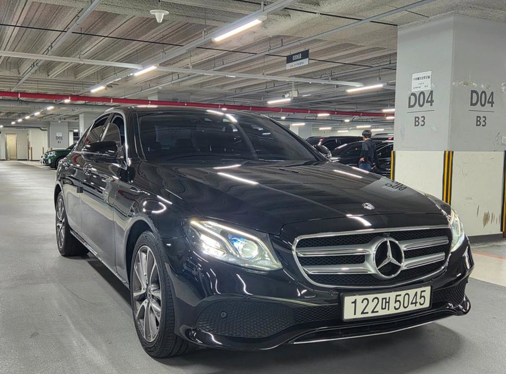 벤츠 E 클래스 E300 4MATIC 아방가르드 사진 3