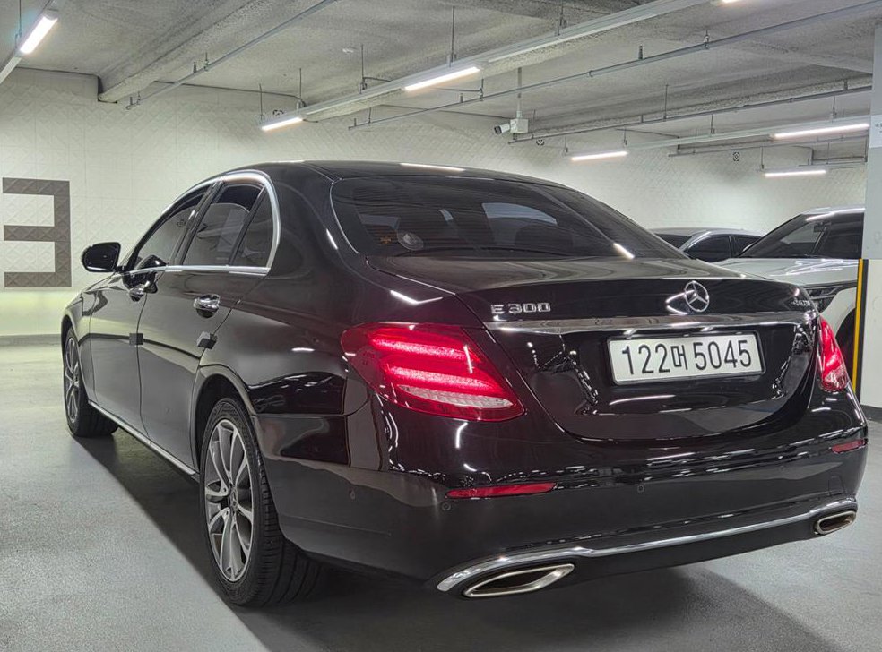 벤츠 E 클래스 E300 4MATIC 아방가르드 사진 4