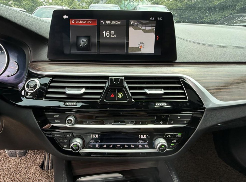 BMW 5시리즈 520d M 스포츠 플러스 사진 12