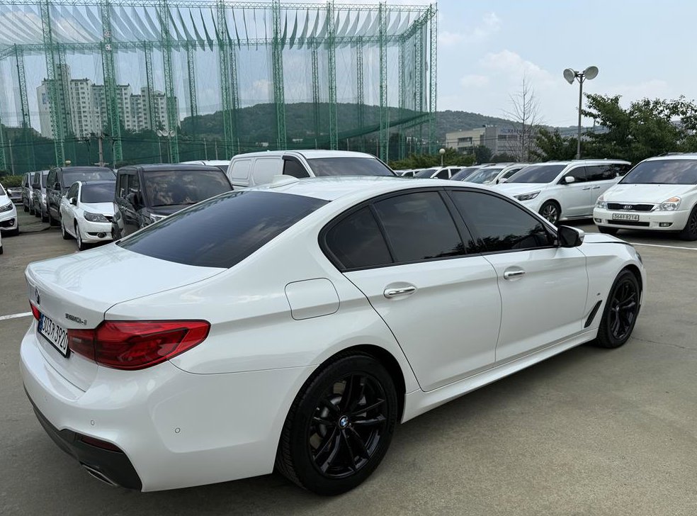 BMW 5시리즈 520d M 스포츠 플러스 사진 3