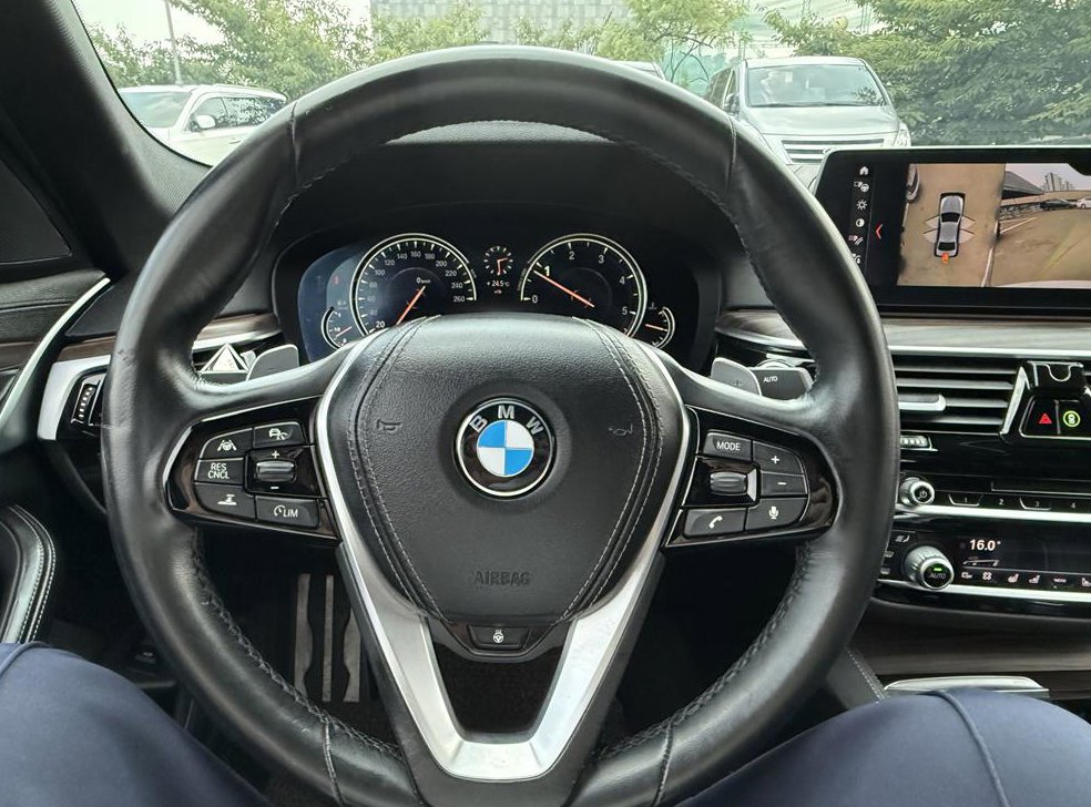BMW 5시리즈 520d M 스포츠 플러스 사진 6