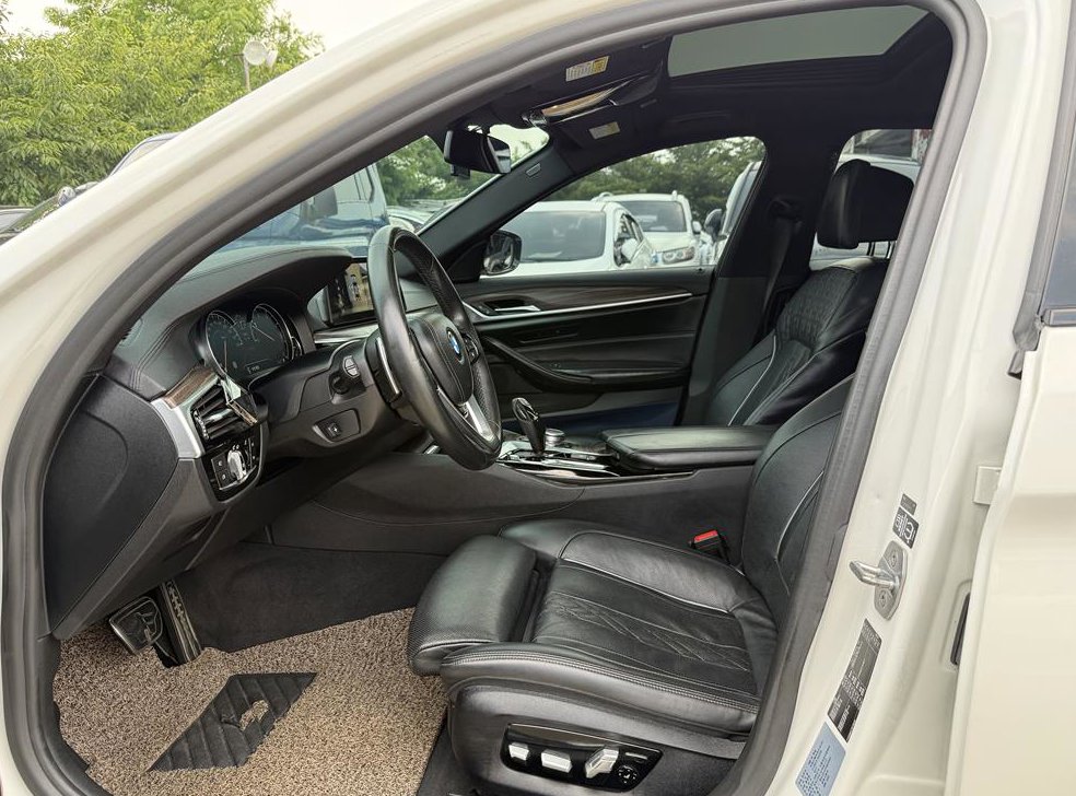 BMW 5시리즈 520d M 스포츠 플러스 사진 7