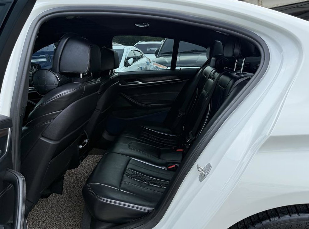 BMW 5시리즈 520d M 스포츠 플러스 사진 8