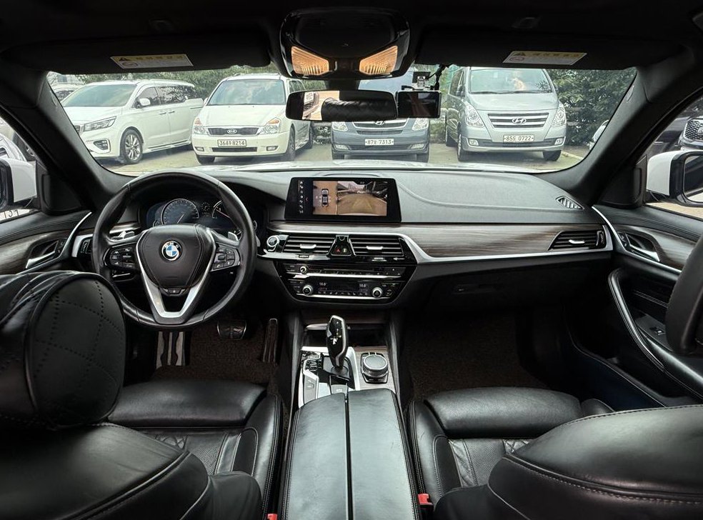 BMW 5시리즈 520d M 스포츠 플러스 사진 9