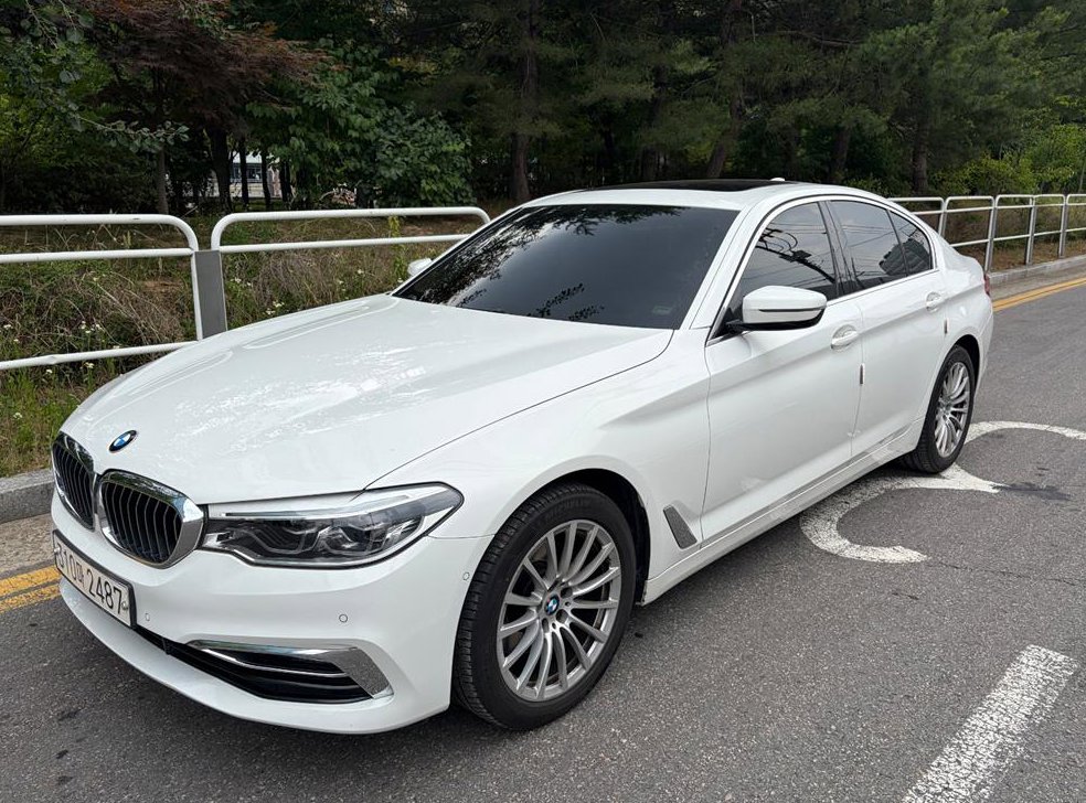 BMW 5시리즈 520i 럭셔리 사진 1
