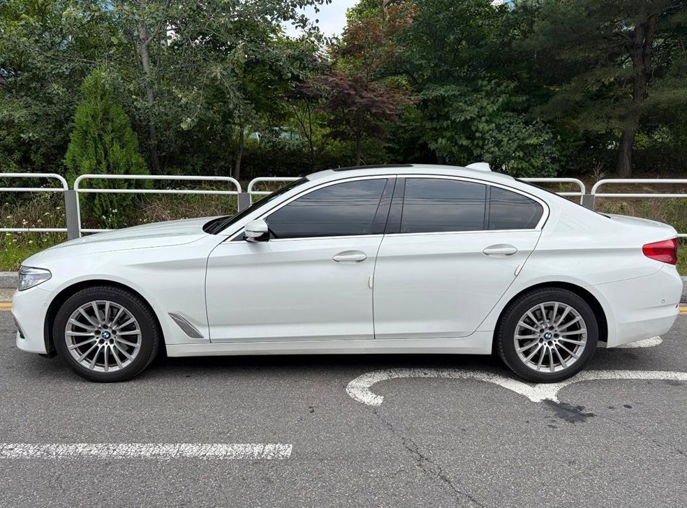 BMW 5시리즈 520i 럭셔리 사진 3