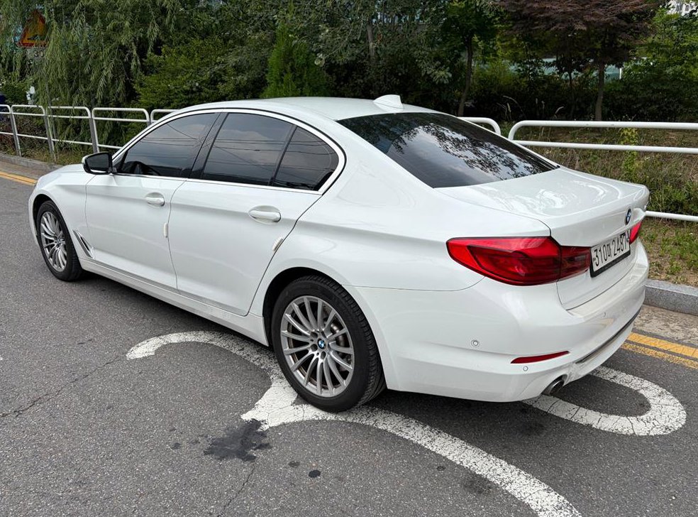 BMW 5시리즈 520i 럭셔리 사진 4