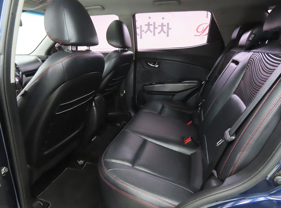 KG모빌리티(쌍용)  티볼리 2WD 디젤 1.6 RX 사진 6