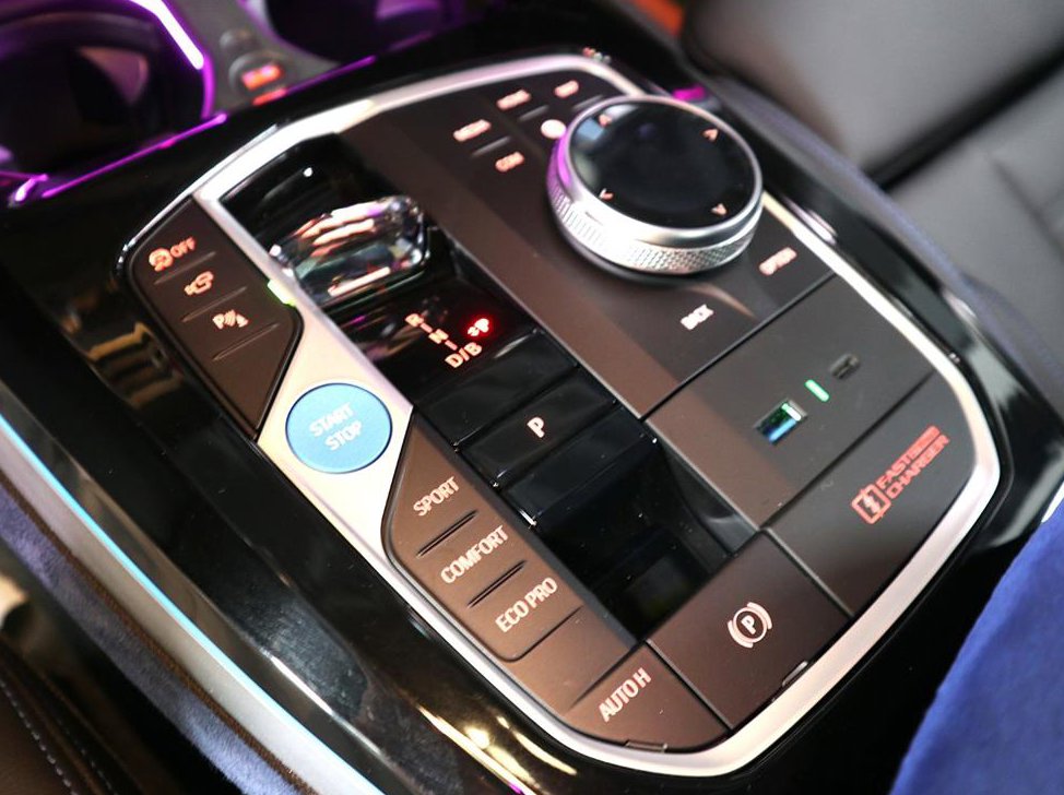 BMW iX3 M 스포츠 사진 15