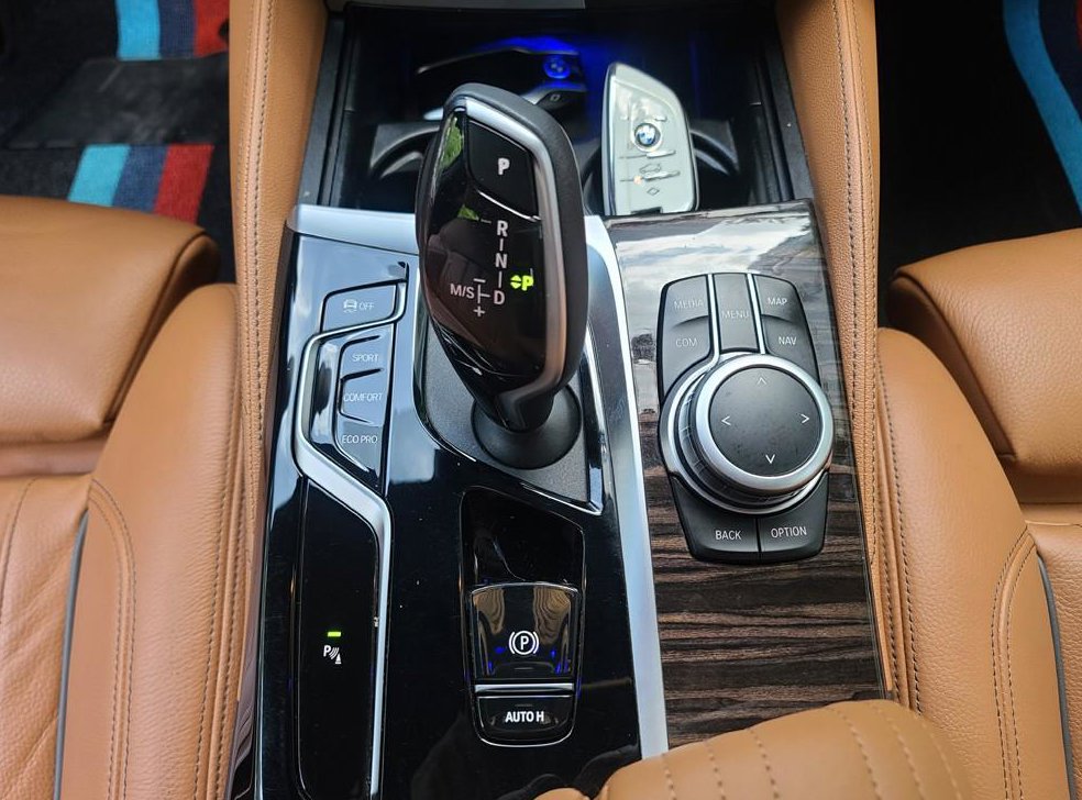 BMW 5시리즈 520i M 스포츠 사진 15