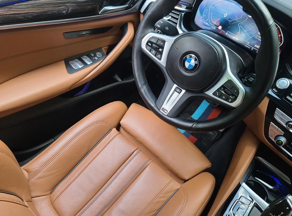 BMW 5시리즈 520i M 스포츠 사진 18