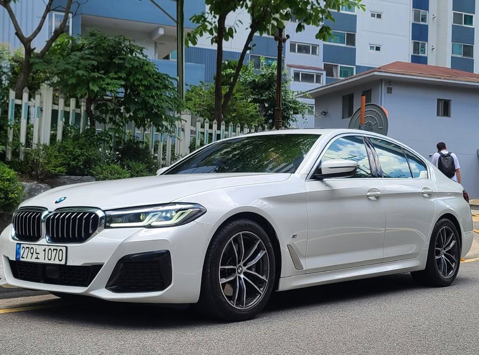 BMW 5시리즈 520i M 스포츠 사진 2
