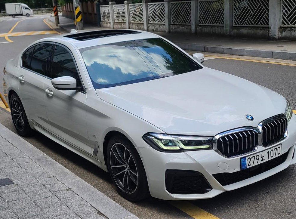 BMW 5시리즈 520i M 스포츠 사진 3