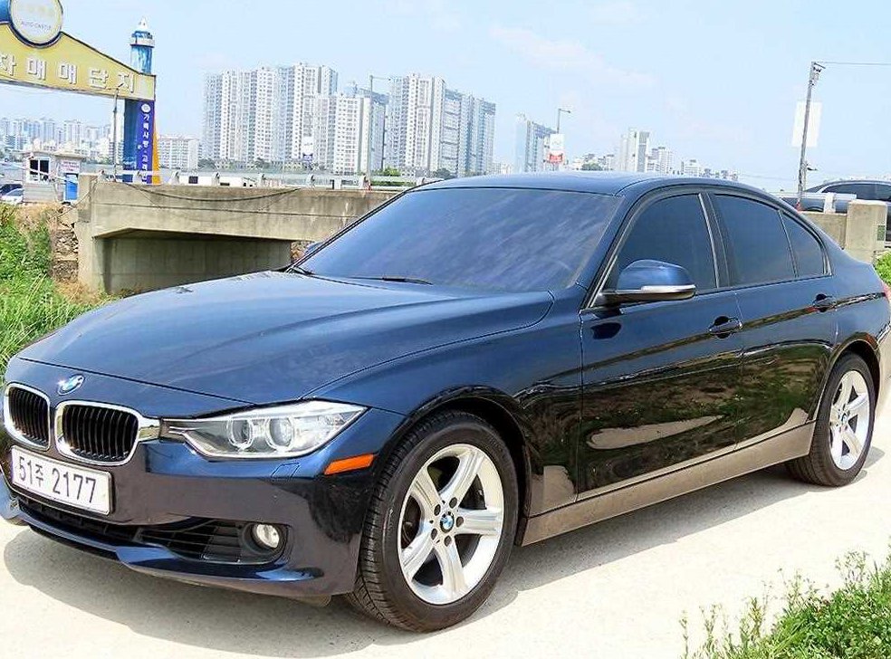 BMW 3시리즈 320i 사진 2