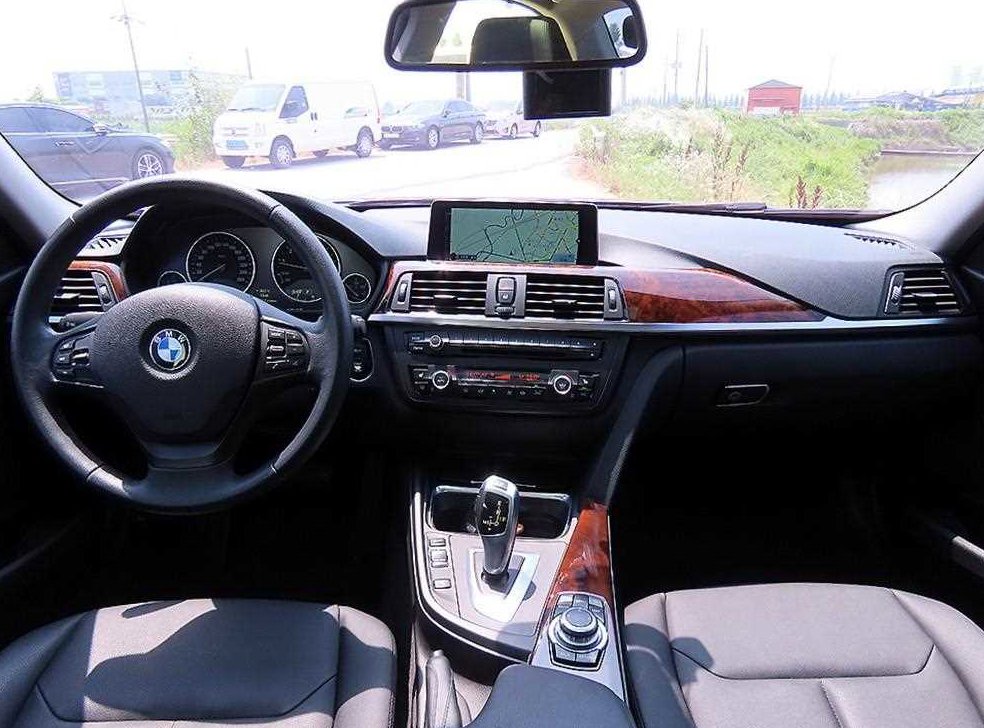 BMW 3시리즈 320i 사진 9
