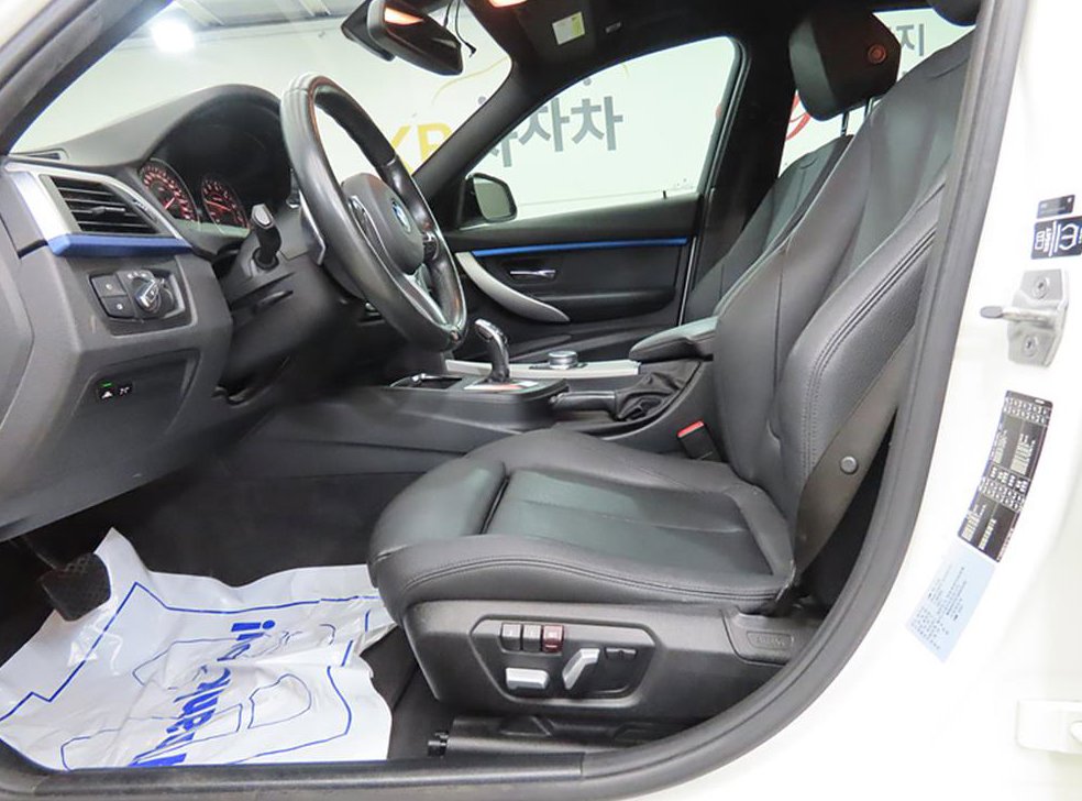 BMW 3시리즈 320i M 스포츠 사진 5