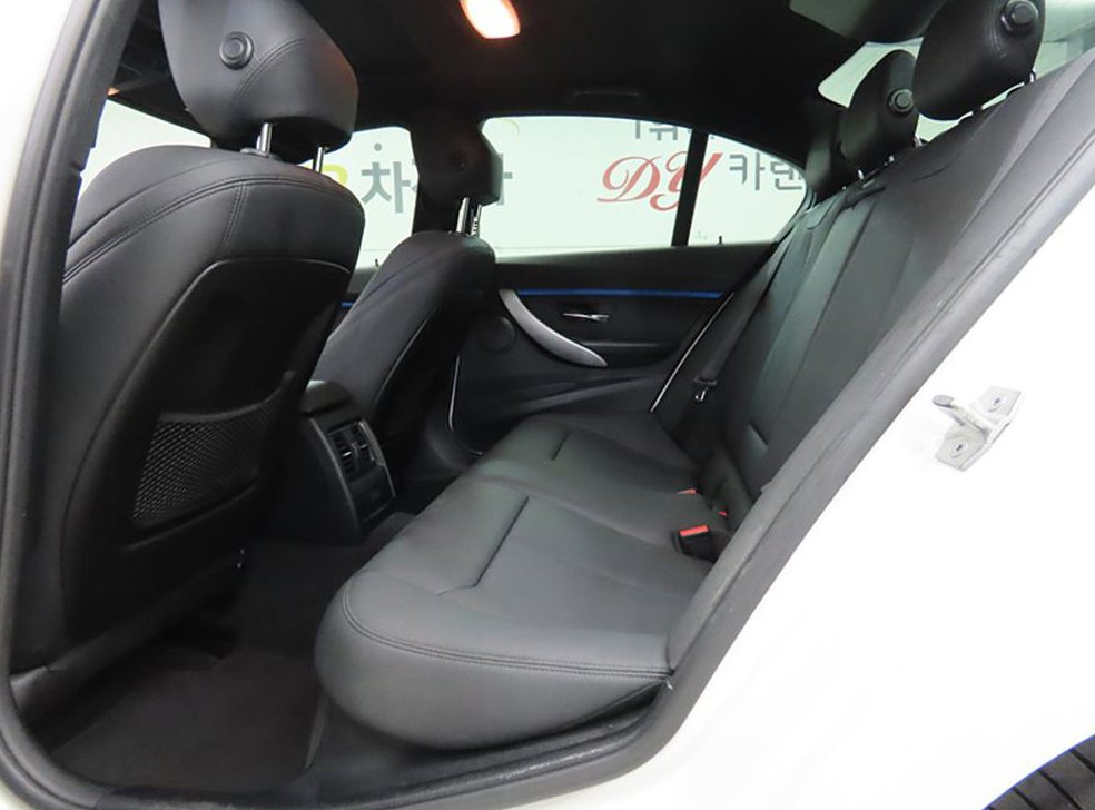 BMW 3시리즈 320i M 스포츠 사진 6