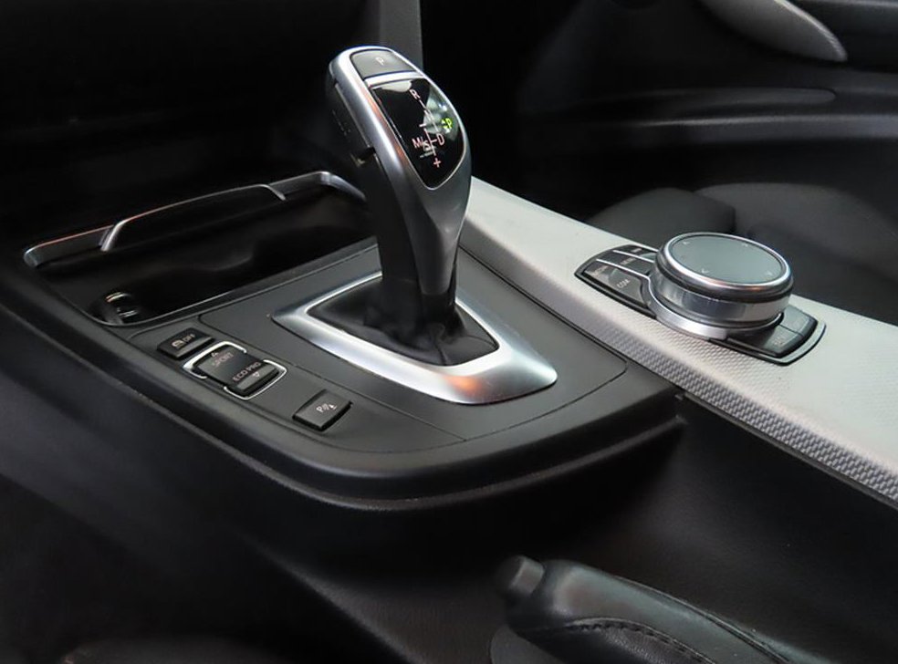 BMW 3시리즈 320i M 스포츠 사진 9