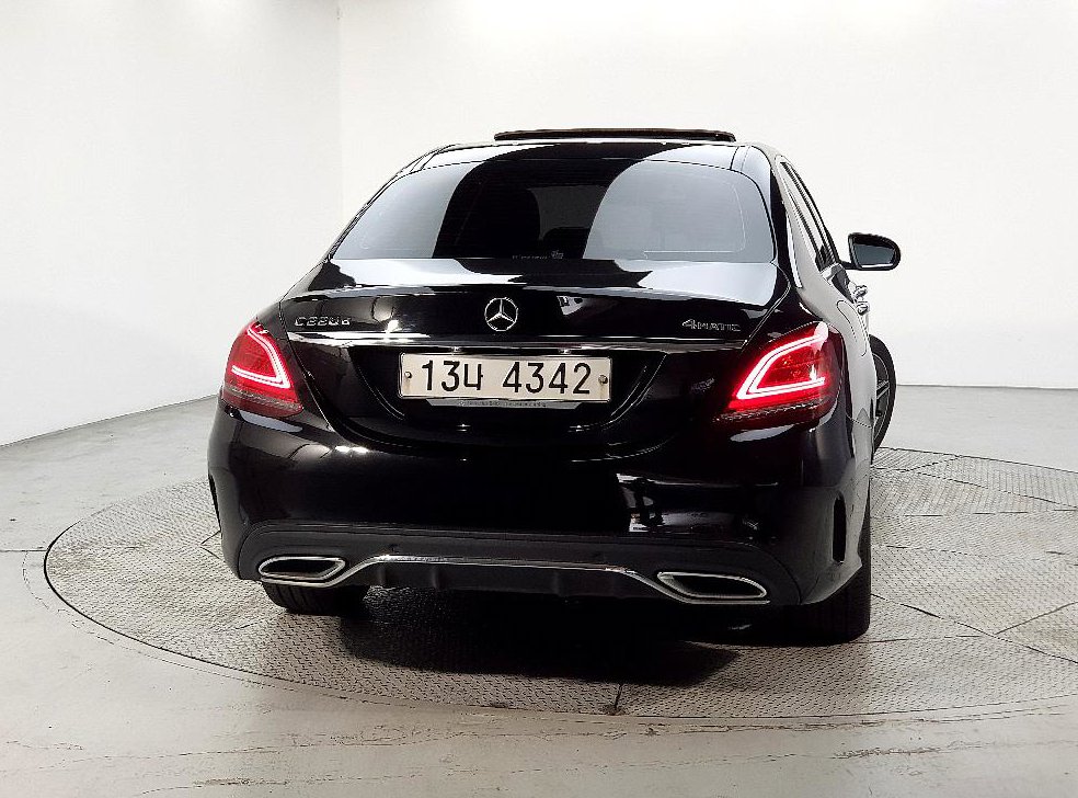 벤츠 C 클래스 C220 d 4MATIC AMG Line 사진 3