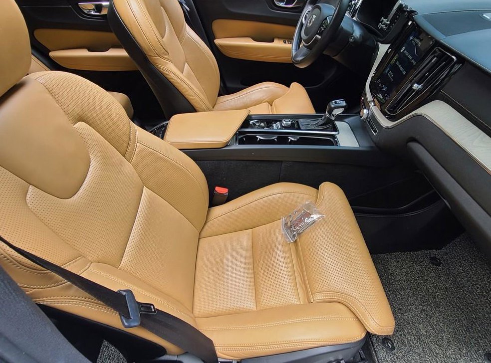 볼보 XC60 D5 AWD 인스크립션 사진 10