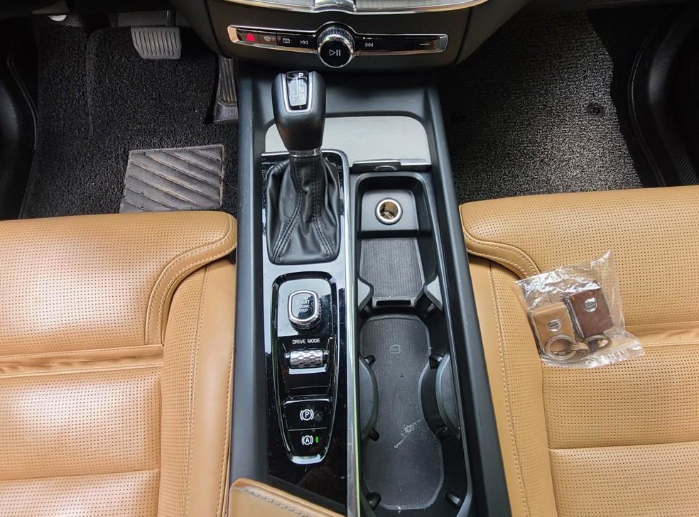 볼보 XC60 D5 AWD 인스크립션 사진 15