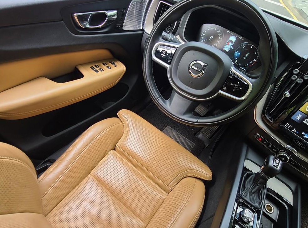 볼보 XC60 D5 AWD 인스크립션 사진 17