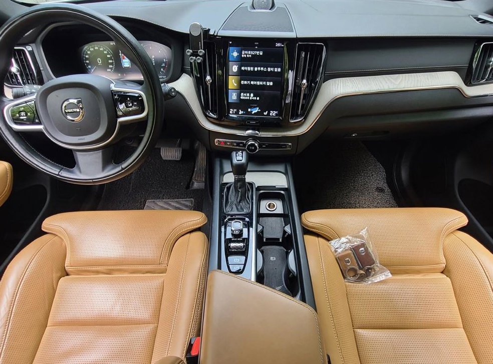 볼보 XC60 D5 AWD 인스크립션 사진 9