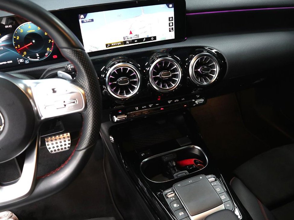 벤츠 A 클래스 AMG A35 4MATIC 세단 사진 11