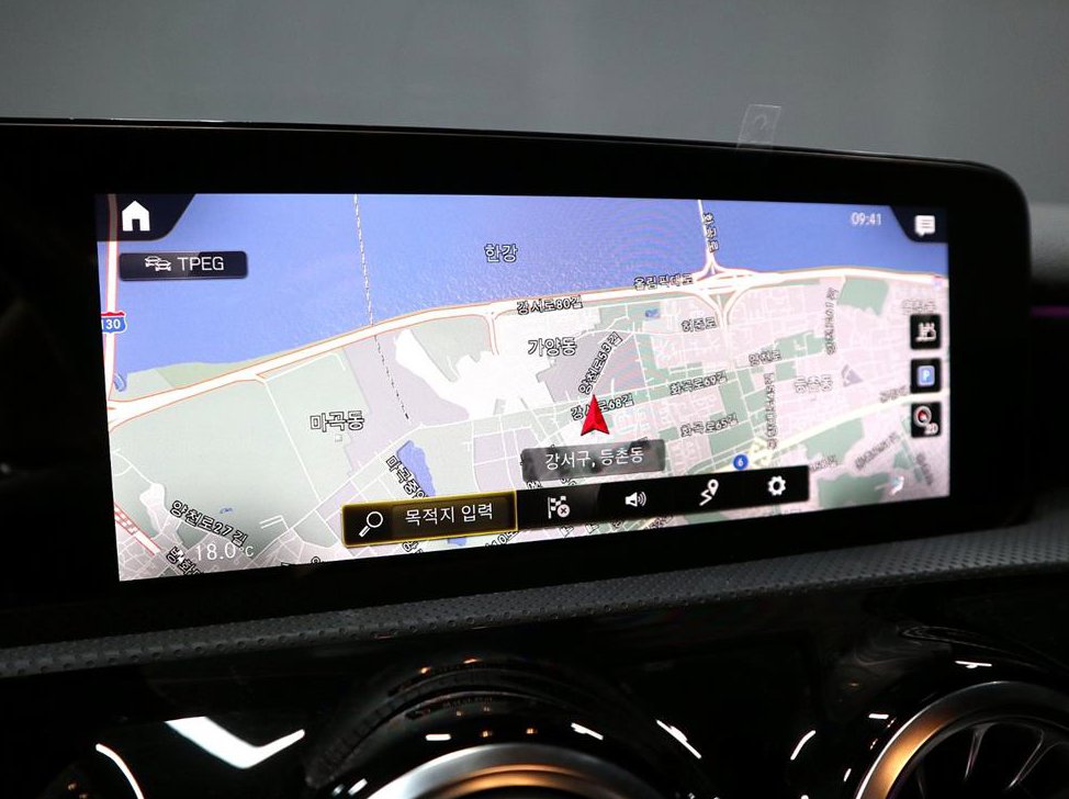 벤츠 A 클래스 AMG A35 4MATIC 세단 사진 12