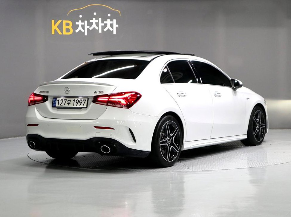 벤츠 A 클래스 AMG A35 4MATIC 세단 사진 3