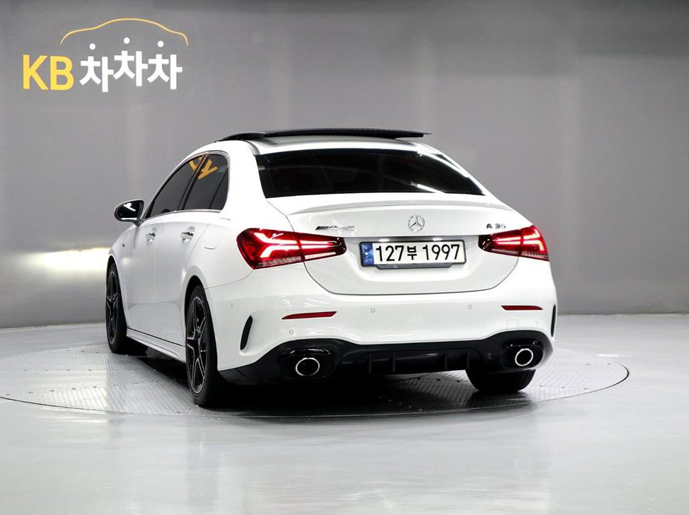 벤츠 A 클래스 AMG A35 4MATIC 세단 사진 4