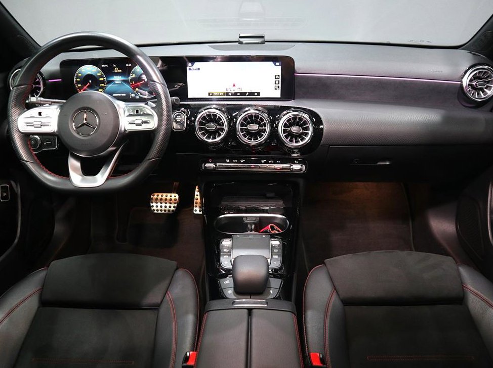 벤츠 A 클래스 AMG A35 4MATIC 세단 사진 5