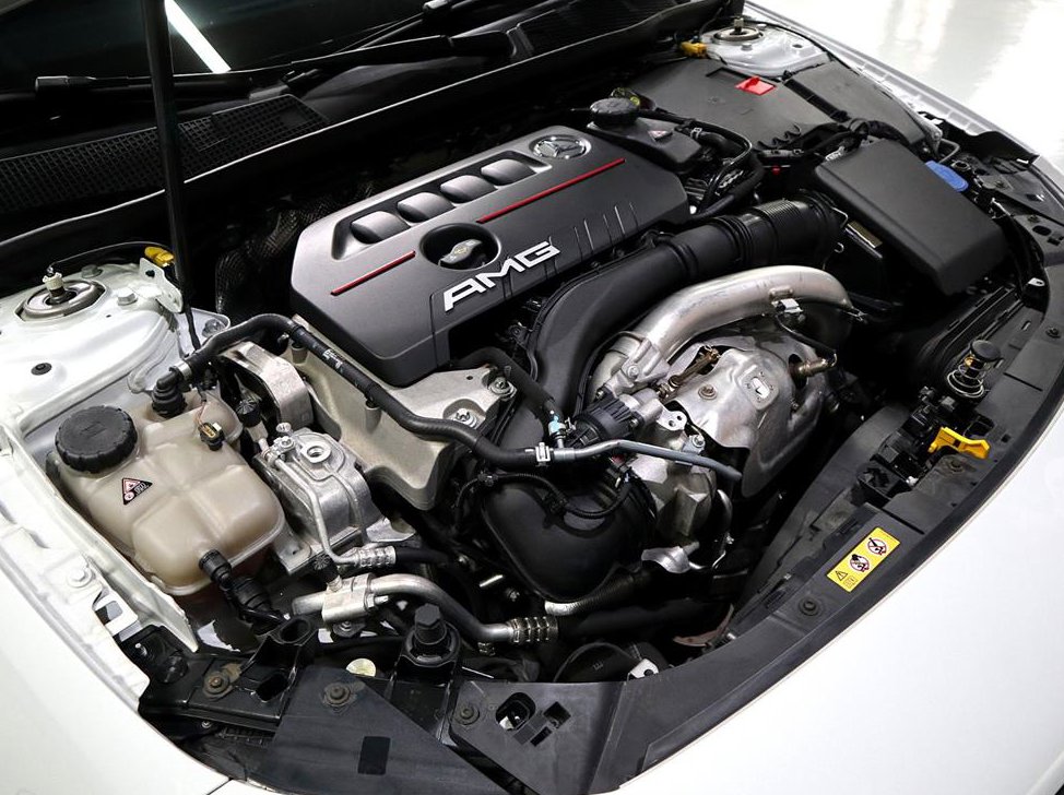 벤츠 A 클래스 AMG A35 4MATIC 세단 사진 6