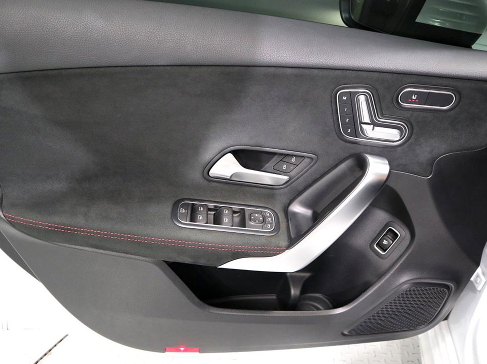 벤츠 A 클래스 AMG A35 4MATIC 세단 사진 8