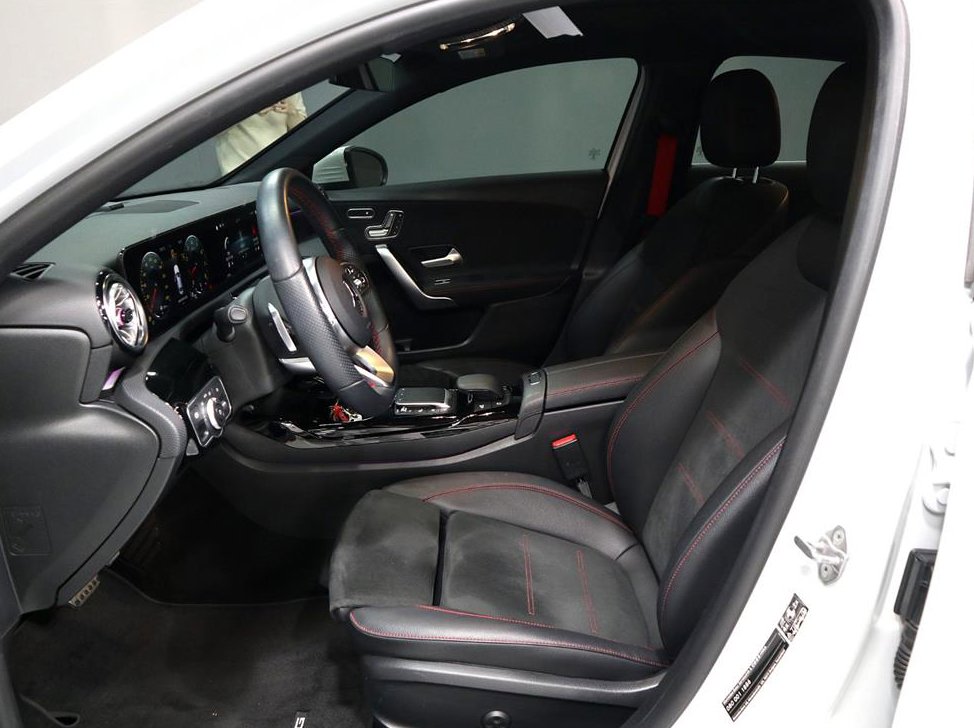 벤츠 A 클래스 AMG A35 4MATIC 세단 사진 9
