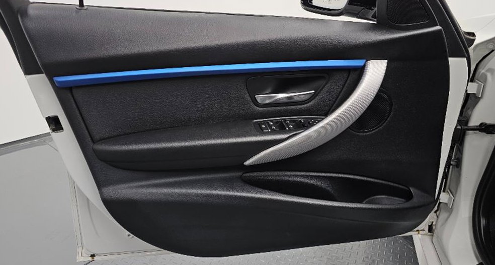 BMW 3시리즈 320i M 스포츠 사진 13