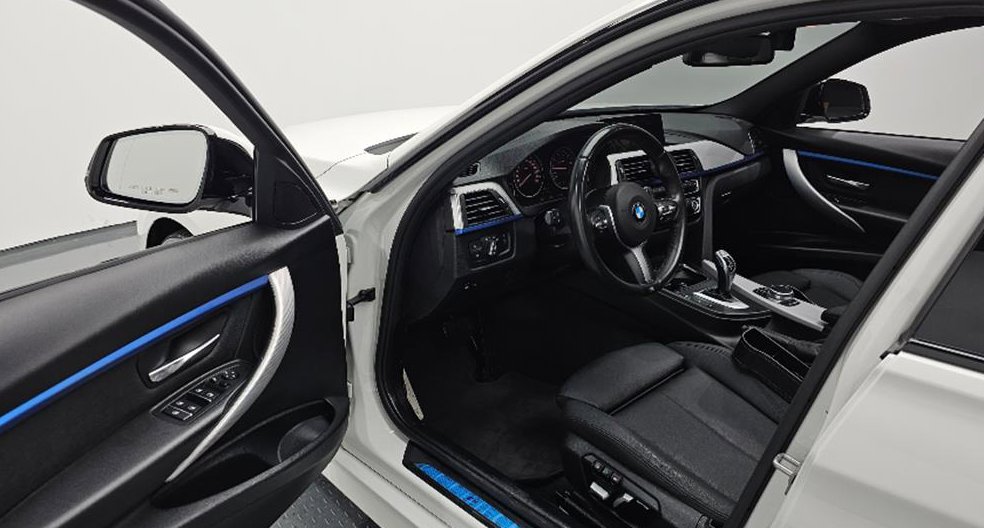 BMW 3시리즈 320i M 스포츠 사진 15