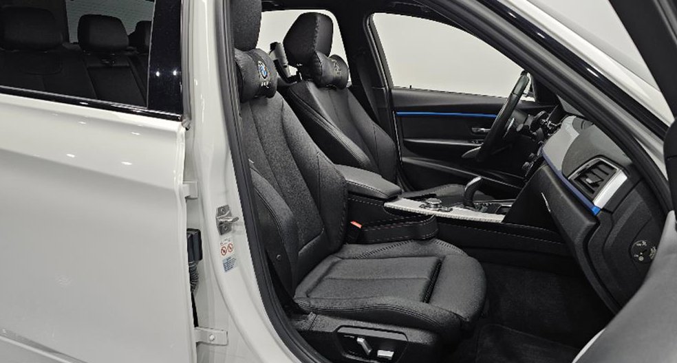 BMW 3시리즈 320i M 스포츠 사진 16