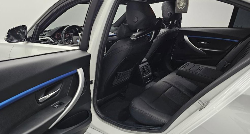 BMW 3시리즈 320i M 스포츠 사진 17