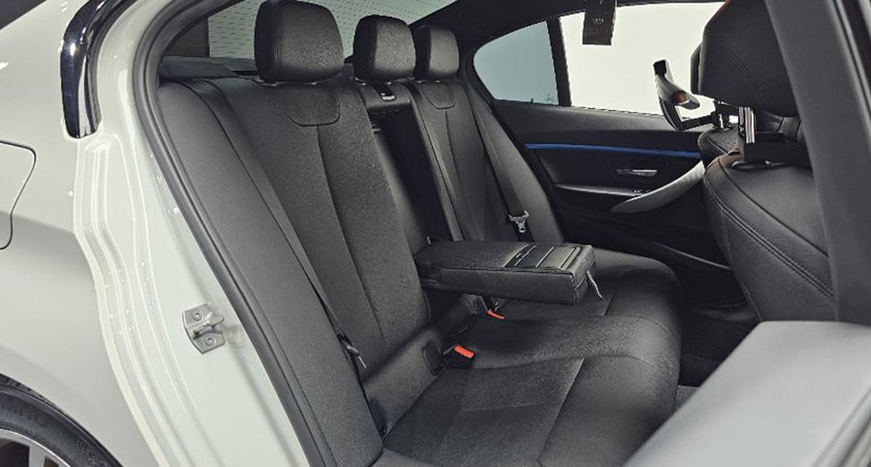 BMW 3시리즈 320i M 스포츠 사진 18