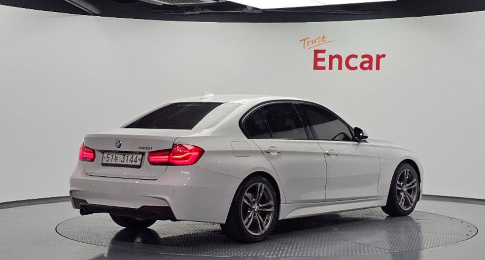 BMW 3시리즈 320i M 스포츠 사진 2