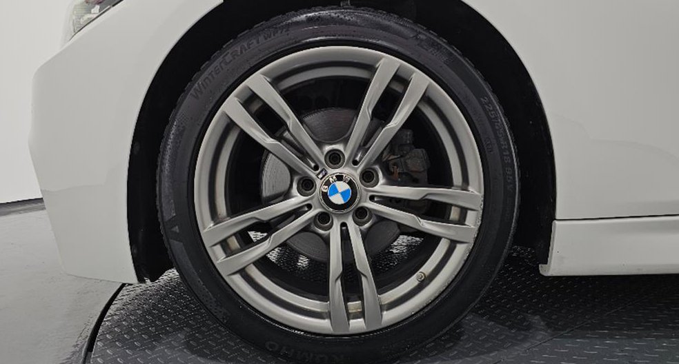 BMW 3시리즈 320i M 스포츠 사진 5