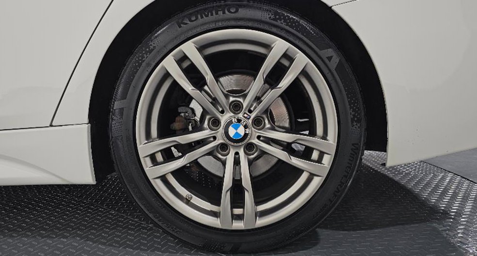 BMW 3시리즈 320i M 스포츠 사진 6