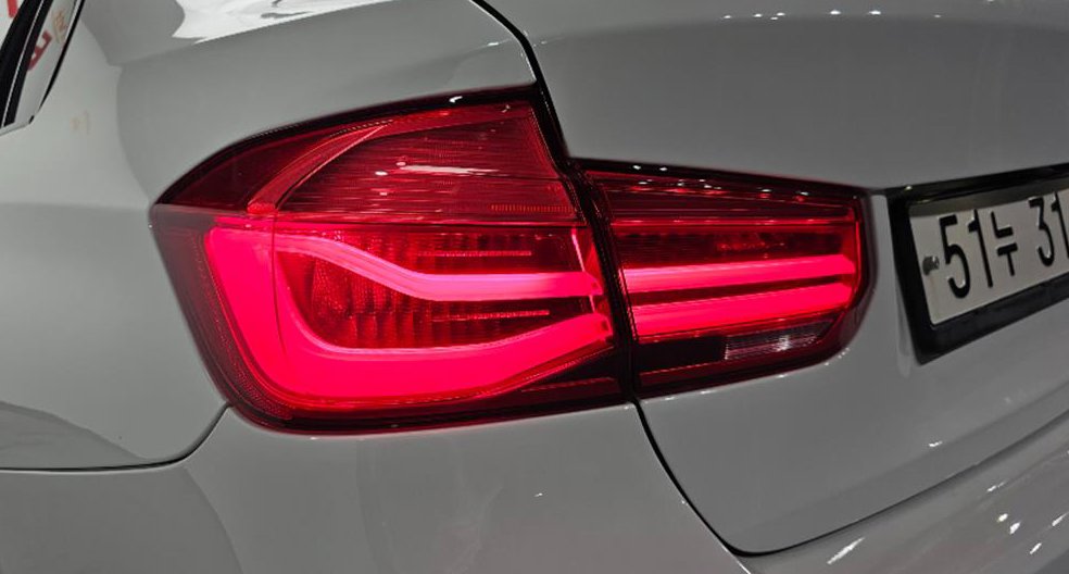 BMW 3시리즈 320i M 스포츠 사진 8