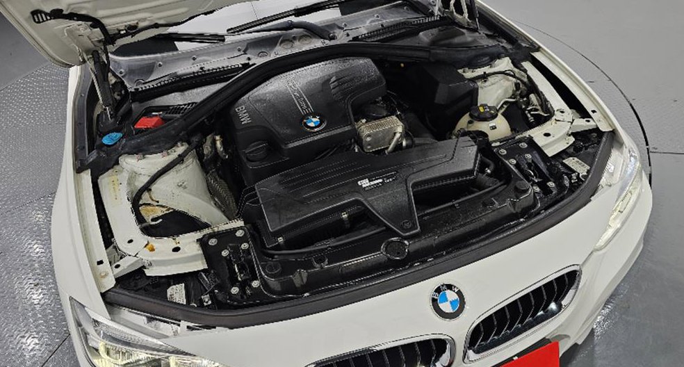BMW 3시리즈 320i M 스포츠 사진 9
